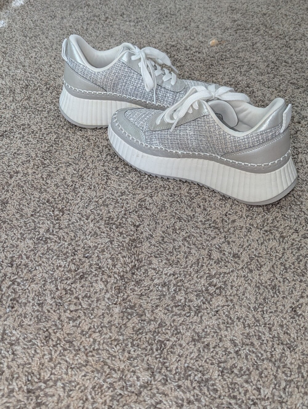Universal Thread Womens Silver-Gray Sneakers 6.5 - Picture 3 of 5
